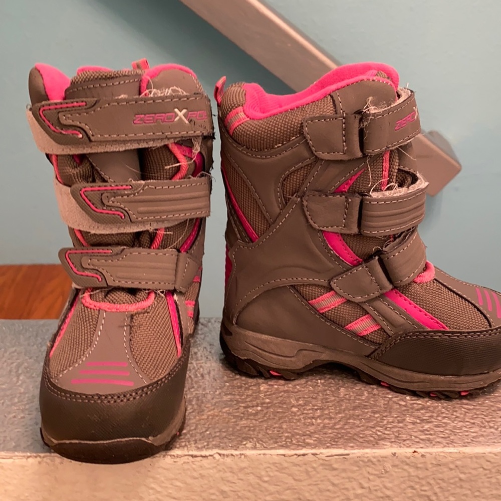 Snow boots